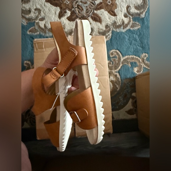 Cat & Jack Toddler Girls' Shaelyn Sandals. Size 11 
New! - Picture 9 of 9